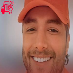دانلود آهنگ آهنگ چی میشه بشینی جلوم بشیم هم صحبت هم از امیر مقاره