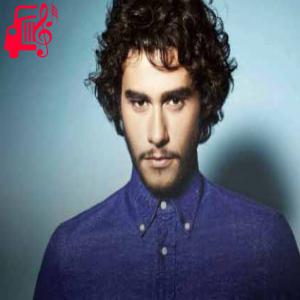 کاور آهنگ ac kollarini از Cem Belevi + متن ترانه اثر Cem Belevi